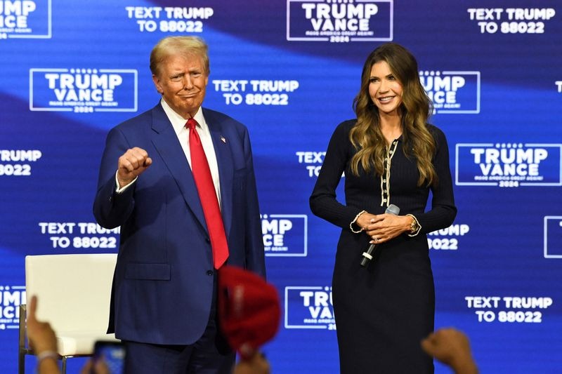 Kristi Noem Height
