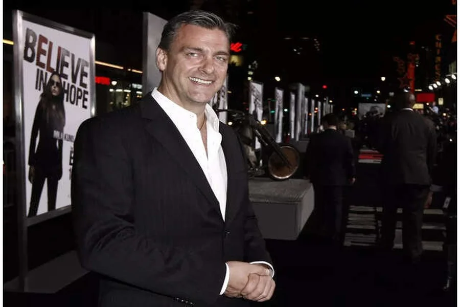 Ray Stevenson Height